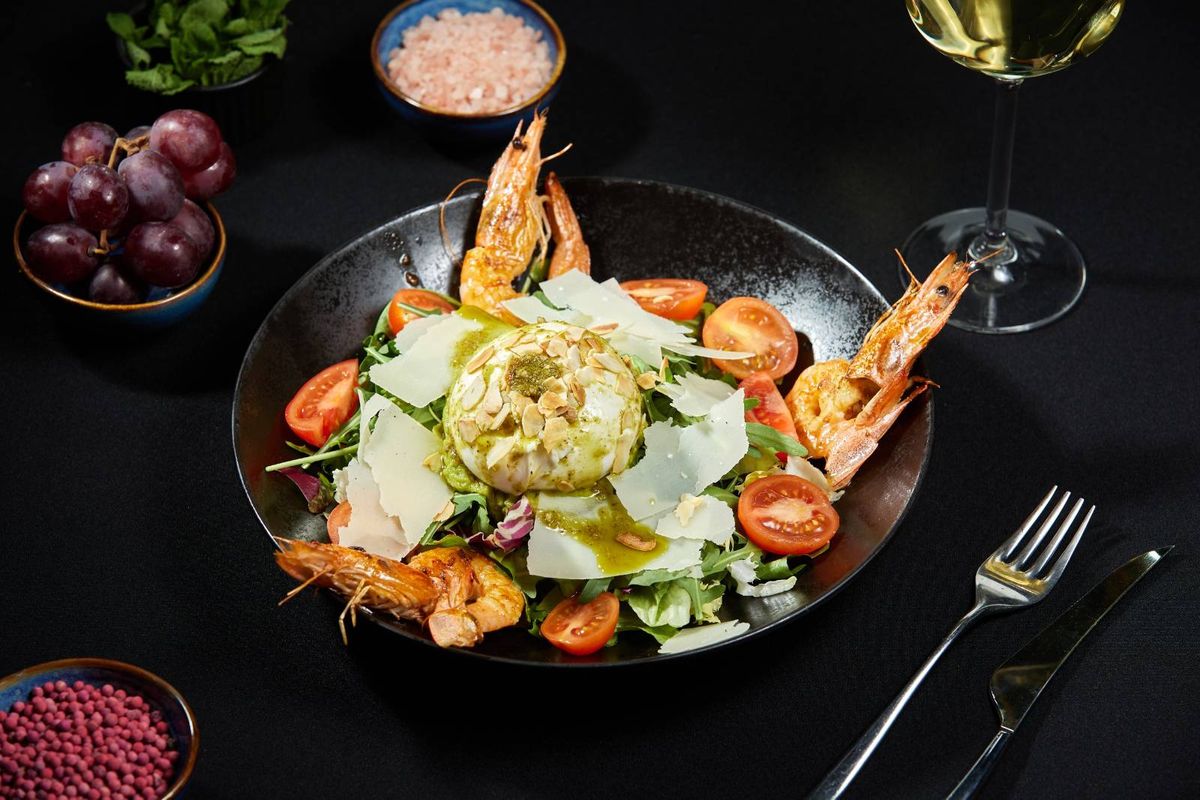 Salata cu Creveti si Burratina